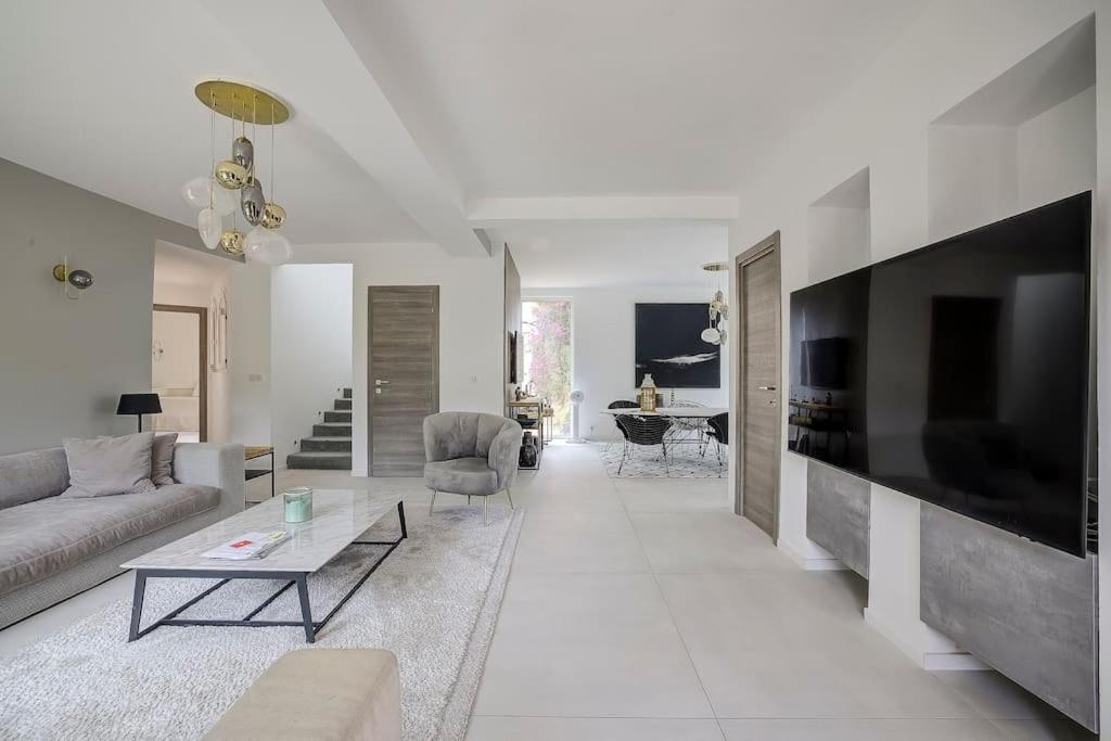 ואלאוריס Villa Julia First מראה חיצוני תמונה